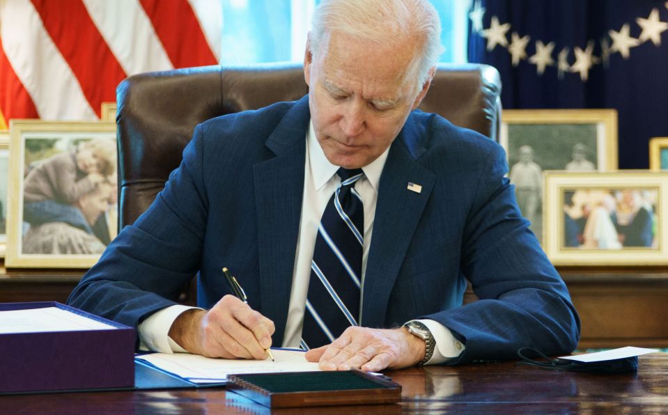 Biden firma el paquete de ayuda para Ucrania, Israel y Taiw&aacute;n