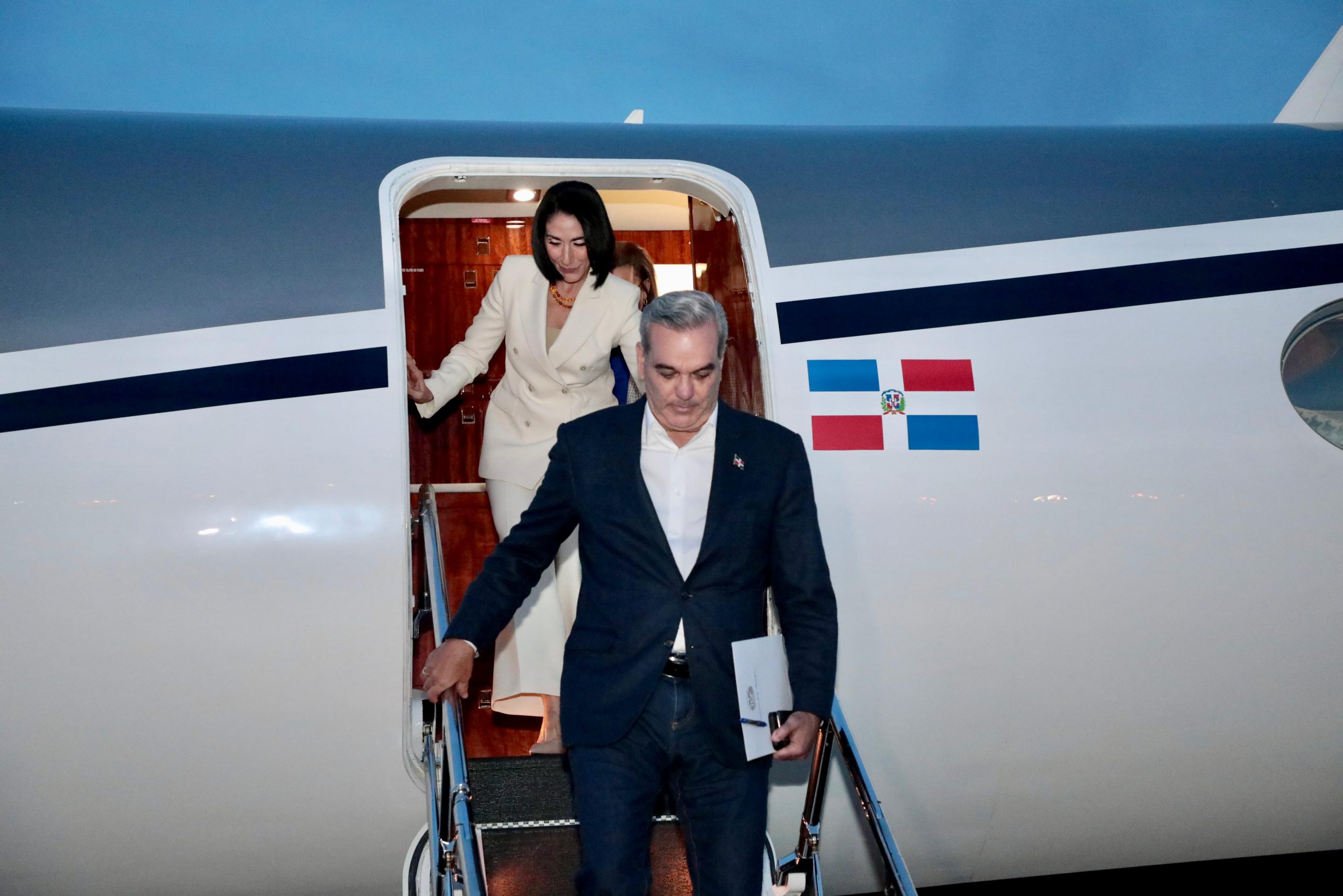 Luis Abinader llega a Washington, recibir&aacute; reconocimiento en la OEA