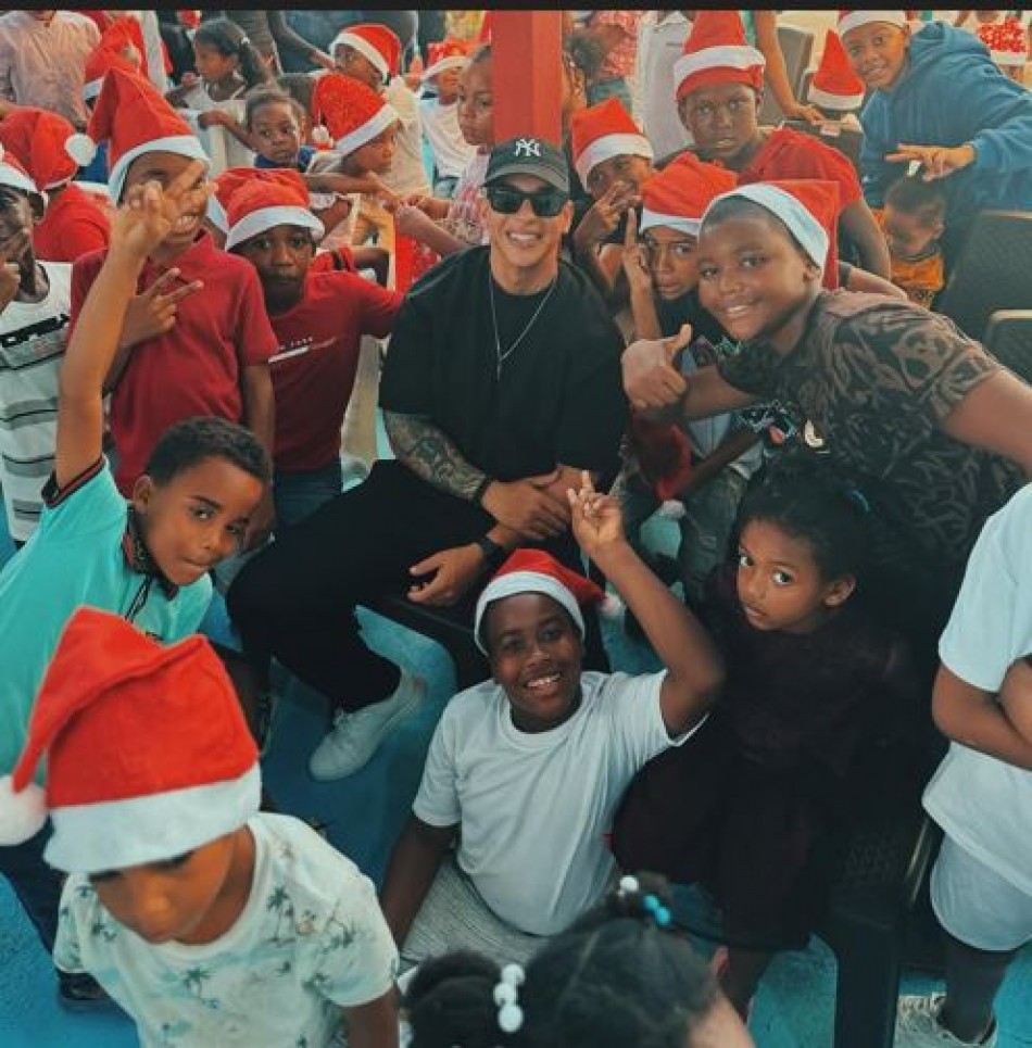 Daddy Yankee celebra la Navidad junto a los niños de su fundación en RD