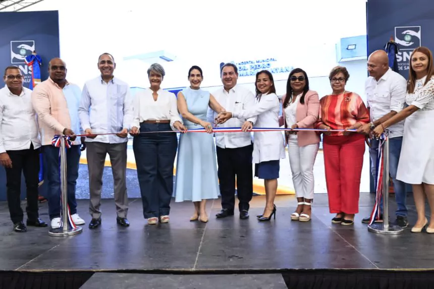 Raquel Arbaje entrega ampliaci&oacute;n de Emergencia y remozamiento de hospital Pedro Mar&iacute;a Santana