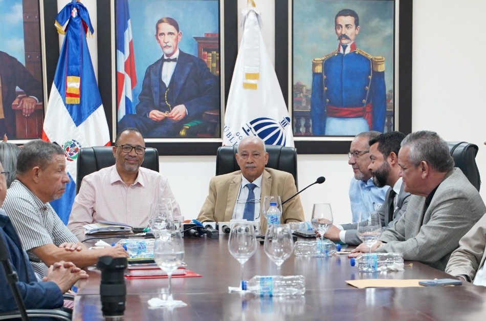 Ministerio de Educaci&oacute;n propone a la ADP aumento salarial entre 4 y 7 por ciento