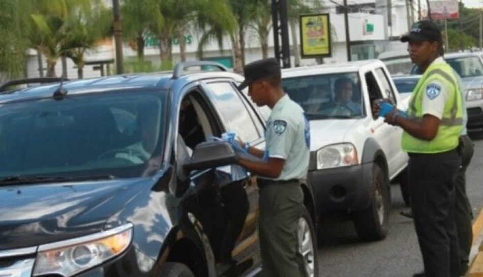 MOPC pide a los conductores tener cuidado al desplazarse por las vías