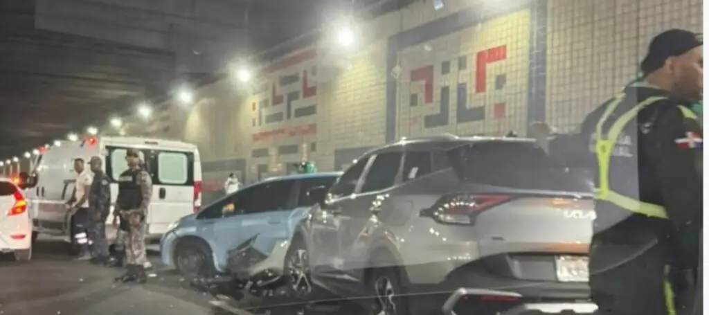 Accidente m&uacute;ltiple provoca cierre del t&uacute;nel de la 27 de Febrero