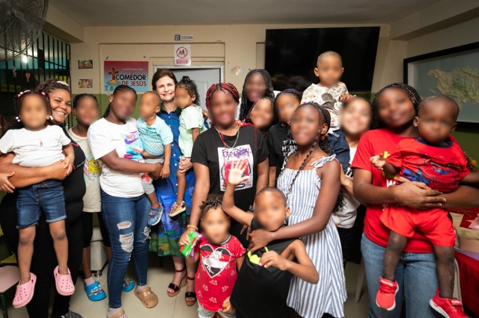 Raquel Pe&ntilde;a cierra el a&ntilde;o compartiendo alegr&iacute;a y esperanza con los ni&ntilde;os del Hogar Familia Bethesda