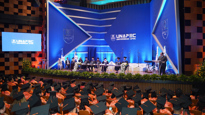 APEC grad&uacute;a m&aacute;s de 700 profesionales este s&aacute;bado