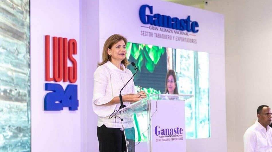 Raquel Peña reafirma su compromiso y amor por el sector tabaquero en Santiago