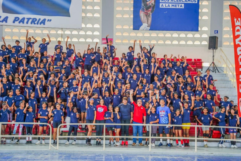 Mas de 2 mil jovencitas participan proyecto &laquo;Una Reina del Caribe&raquo;