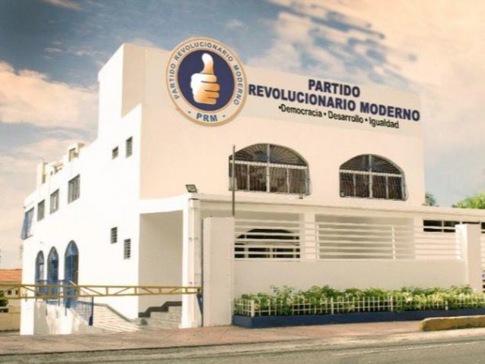 Seguidores de aspirantes a alcaldes del PRM por SDE se enfrentan a empujones