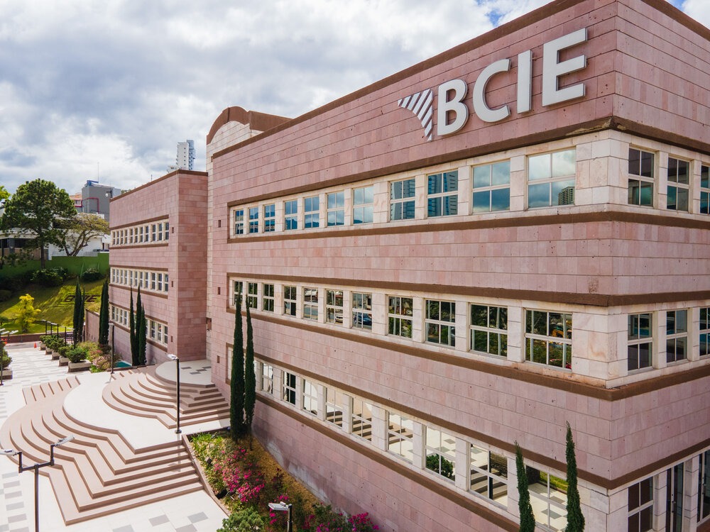 BCIE financiar&aacute; tren metropolitano de Santo Domingo