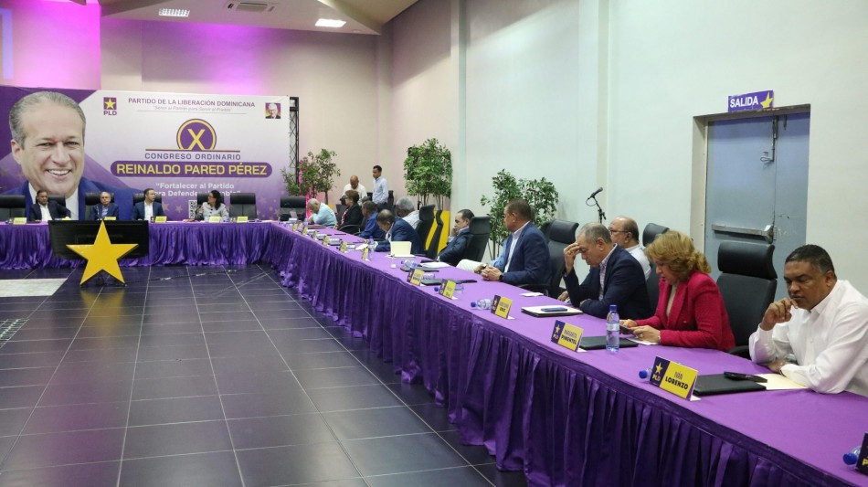 Danilo Medina valora la dedicaci&oacute;n y el trabajo de los miembros del Comit&eacute; Pol&iacute;tico