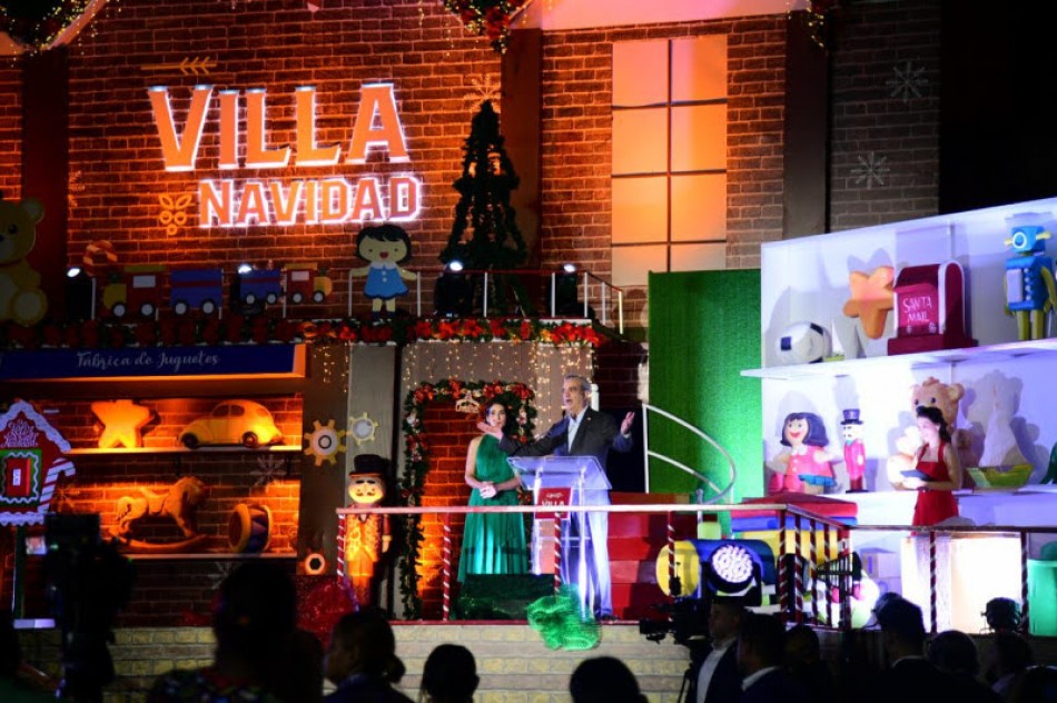Luis Abinader inaugura Villa Navidad 2024 en el Centro Ol&iacute;mpico