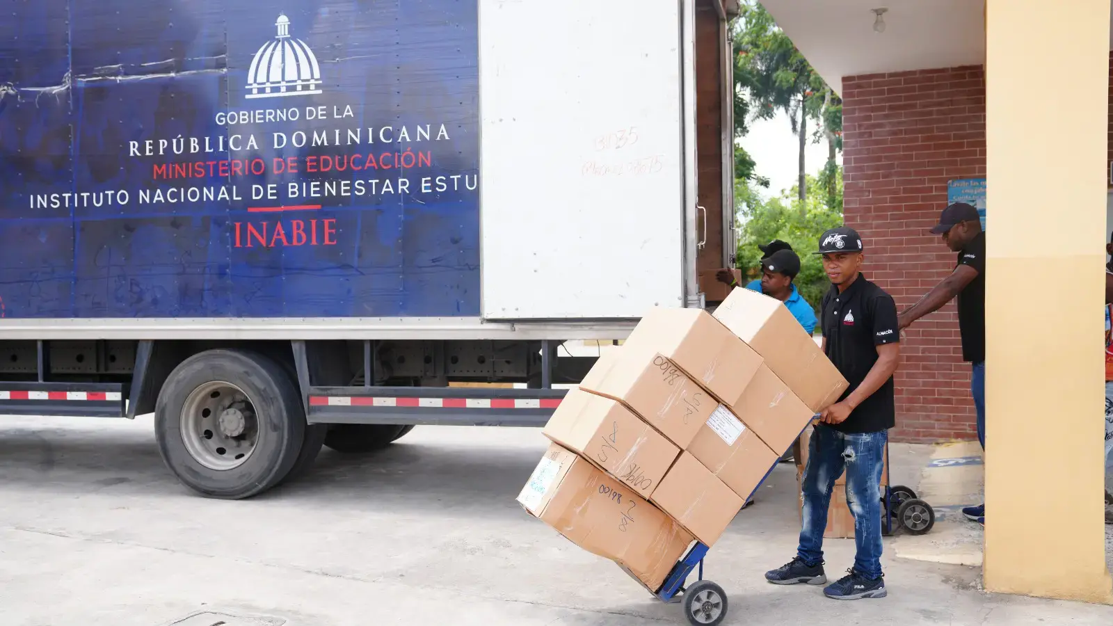 INABIE informa entreg&oacute; a tiempo m&aacute;s de 1.8 millones de kits de utiler&iacute;a escolar