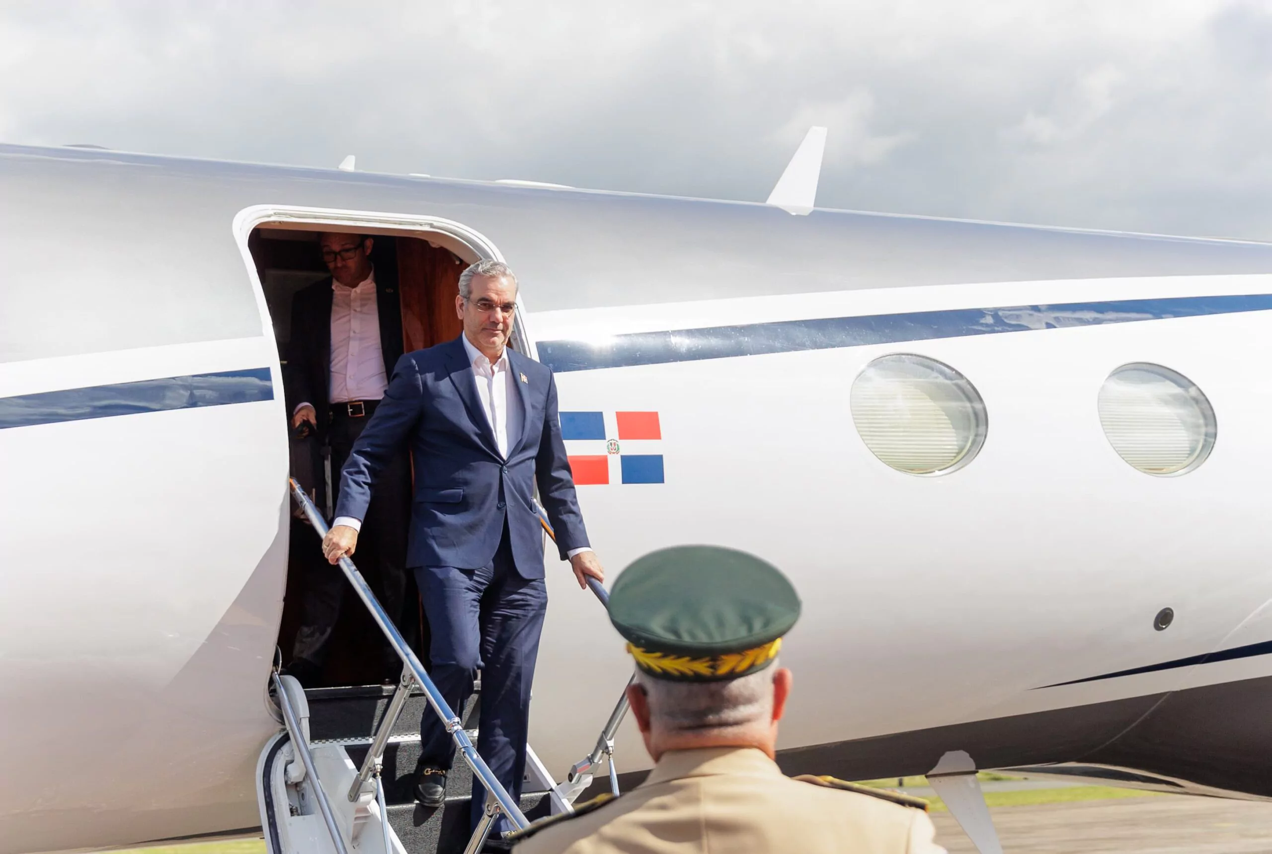 Presidente Luis Abinader regres&oacute; esta tarde de Qatar
