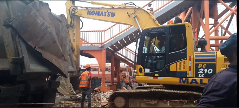 MOPC desaloja vendedores en el kil&oacute;metro 9 de la autopista Duarte