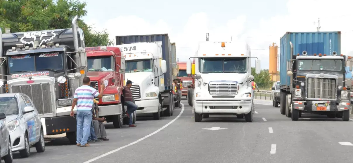 Fenatrado y empresarios se reunir&aacute;n para reajustar tarifa transporte de carga tras alza precios peaje