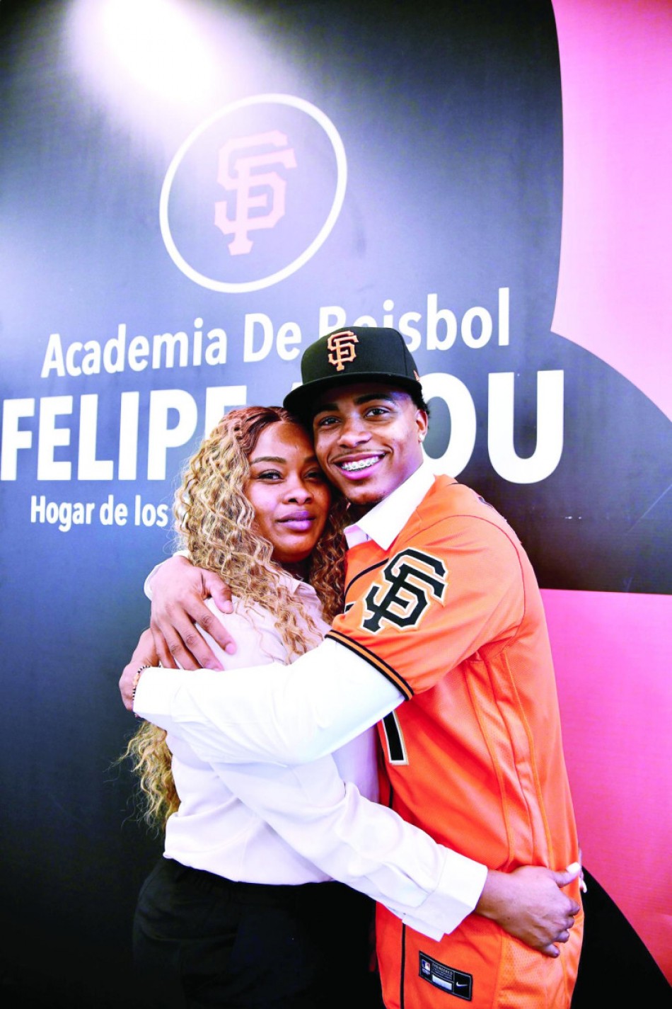 "Vend&iacute; hasta gasolina para levantar a mi hijo": Habla la madre del prospecto Josuar De Jes&uacute;s Gonz&aacute;lez