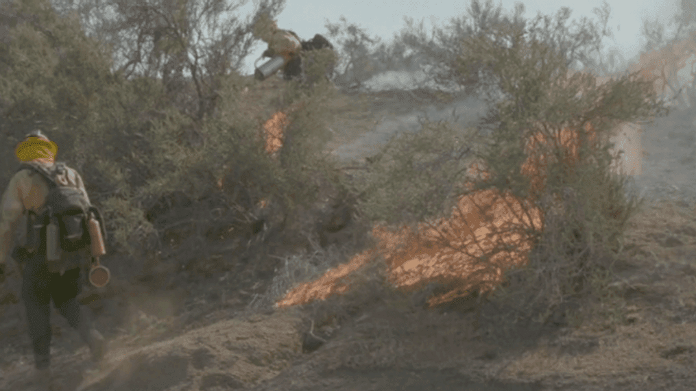 Bomberos de Navajo Nation luchan contra los incendios en Los &Aacute;ngeles