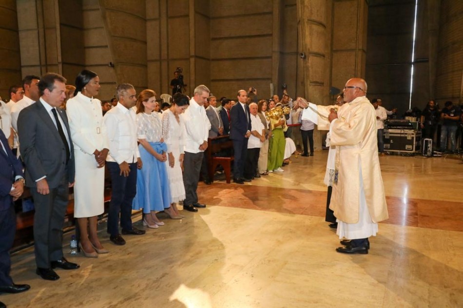 Presidente Luis Abinader encabeza misa en honor a la Virgen de la Altagracia