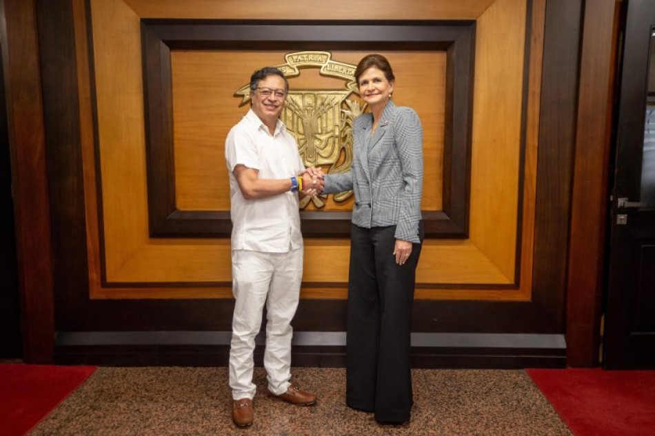 Raquel Pe&ntilde;a recibe al mandatario colombiano Gustavo Petro durante su escala en RD