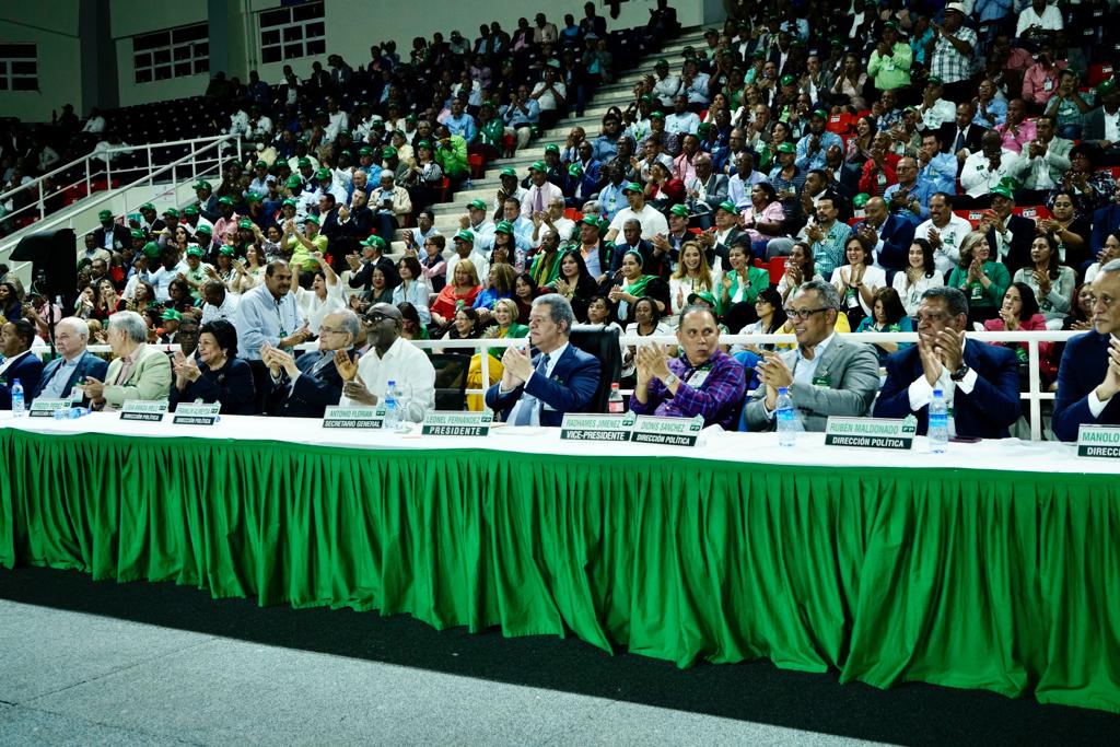El partido Fuerza del Pueblo eligi&oacute; a 20 mujeres como nuevas integrantes de su m&aacute;ximo organismo de direcci&oacute;n.  La elecci&oacute;n fue hecha en un acto en el pabell&oacute;n de voleibol del Centro Ol&iacute;mpico Juan Pablo Duarte, de esta capital, encabezado por el ex preside