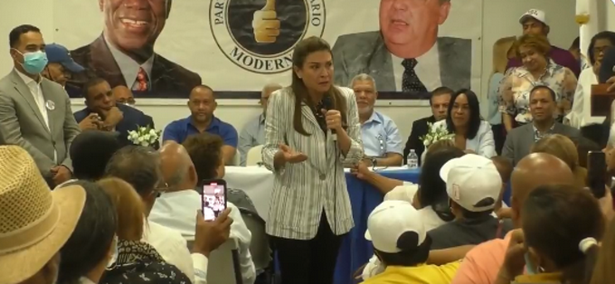Carolina Mej&iacute;a dice ya est&aacute; en reelecci&oacute;n