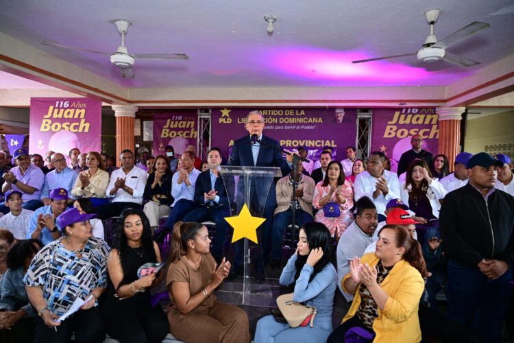 Danilo Medina: &ldquo;Si hubiesen construido las plantas que dej&eacute;, hoy no habr&iacute;a apagones&rdquo;