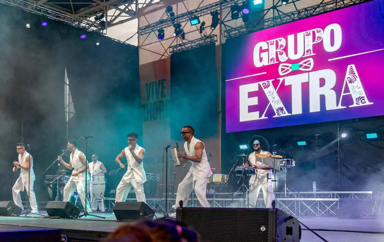 Grupo Extra presenta show en el Milano Latin Festival en N&aacute;poles ante m&aacute;s de 20,000 personas