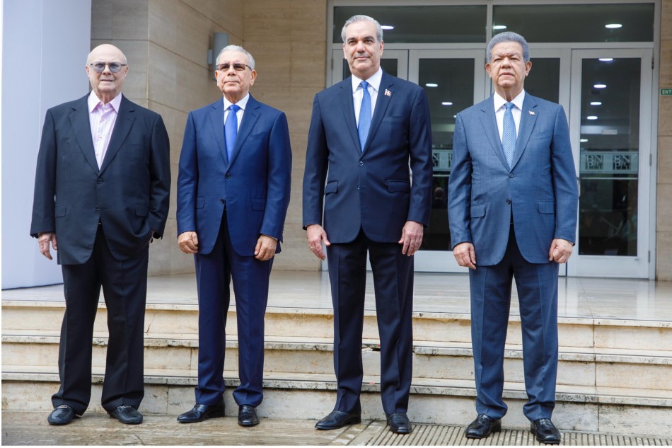 Presidente Abinader se reunir&aacute; este jueves con Danilo Medina para abordar la crisis haitiana