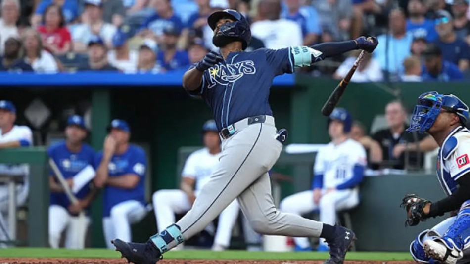 Junior Caminero da 20 jonrones durante la temporada de las Grandes Ligas