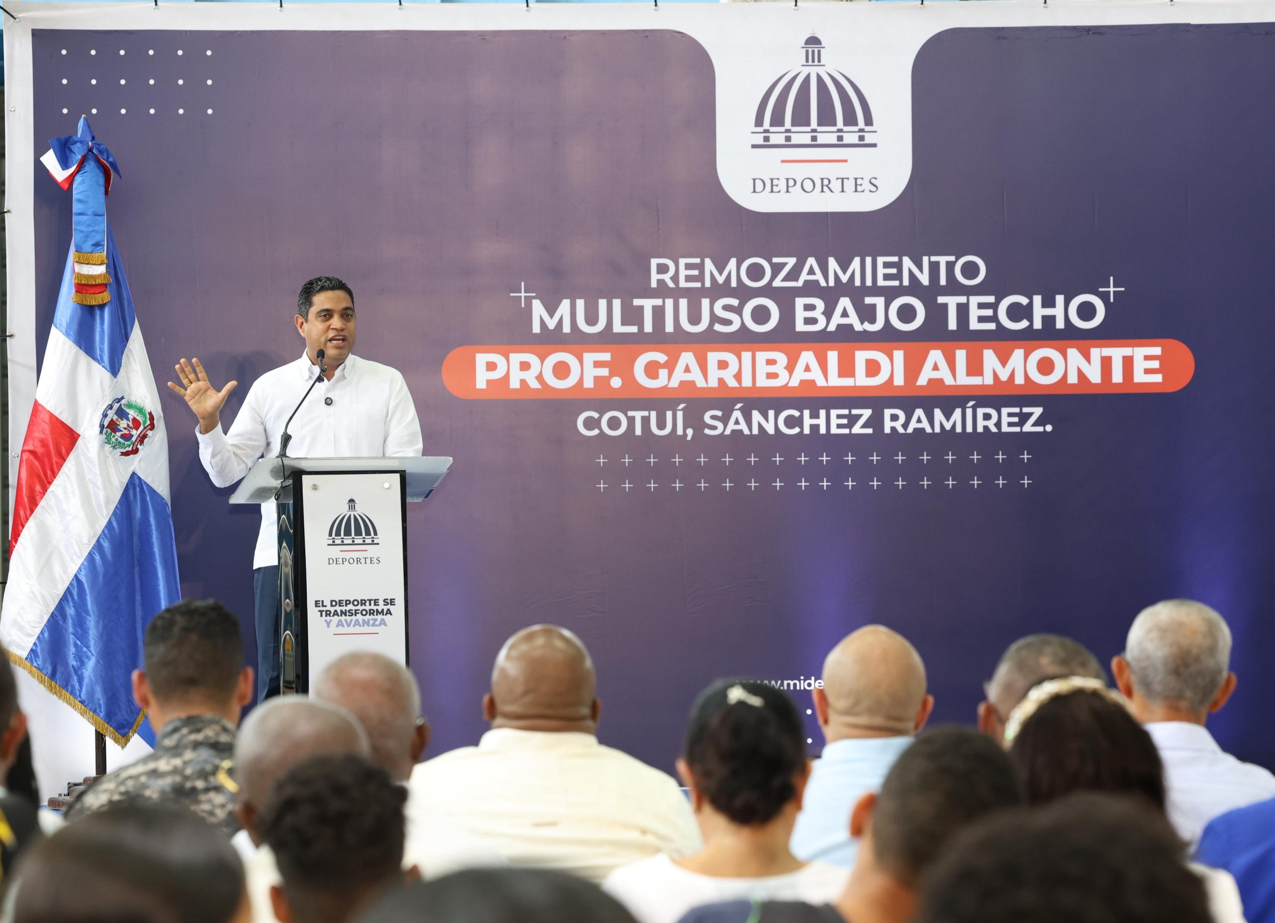 Gobierno inaugura el multiuso Garibaldi Almonte de Cotu&iacute;