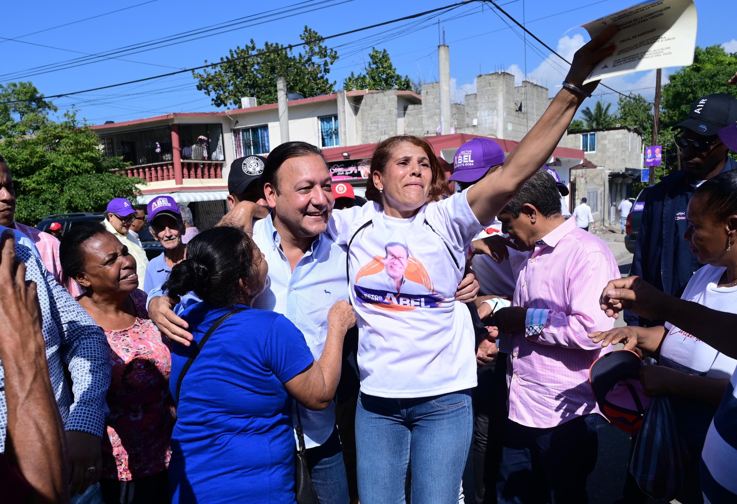 Abel recorre 18 municipios y distritos de Santiago con esperanzador mensaje de fin de a&ntilde;o