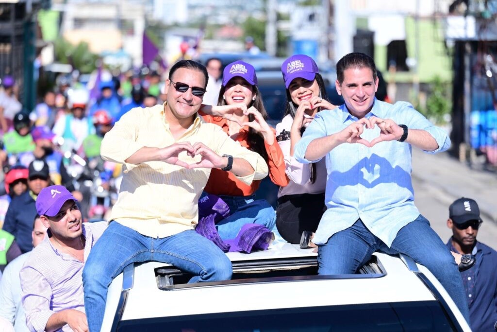 Abel Mart&iacute;nez en gran marcha-caravana de Santiago: &ldquo;El PRM ha sido el Gobierno de los fracasos&rdquo;