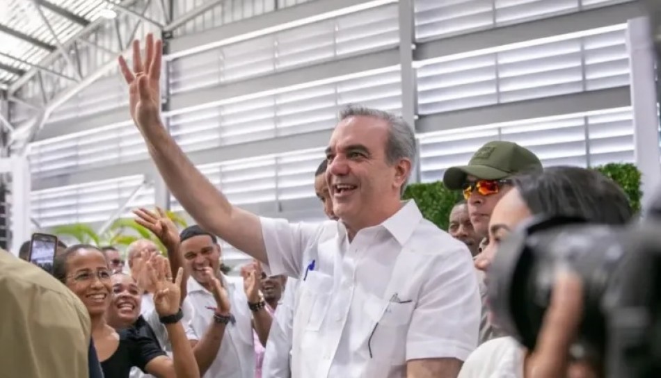 Presidente Luis Abinar  abrir&aacute; hospital y escuelas en Higuey