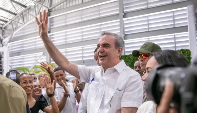 Presidente Luis Abinar  abrir&aacute; hospital y escuelas en Higuey