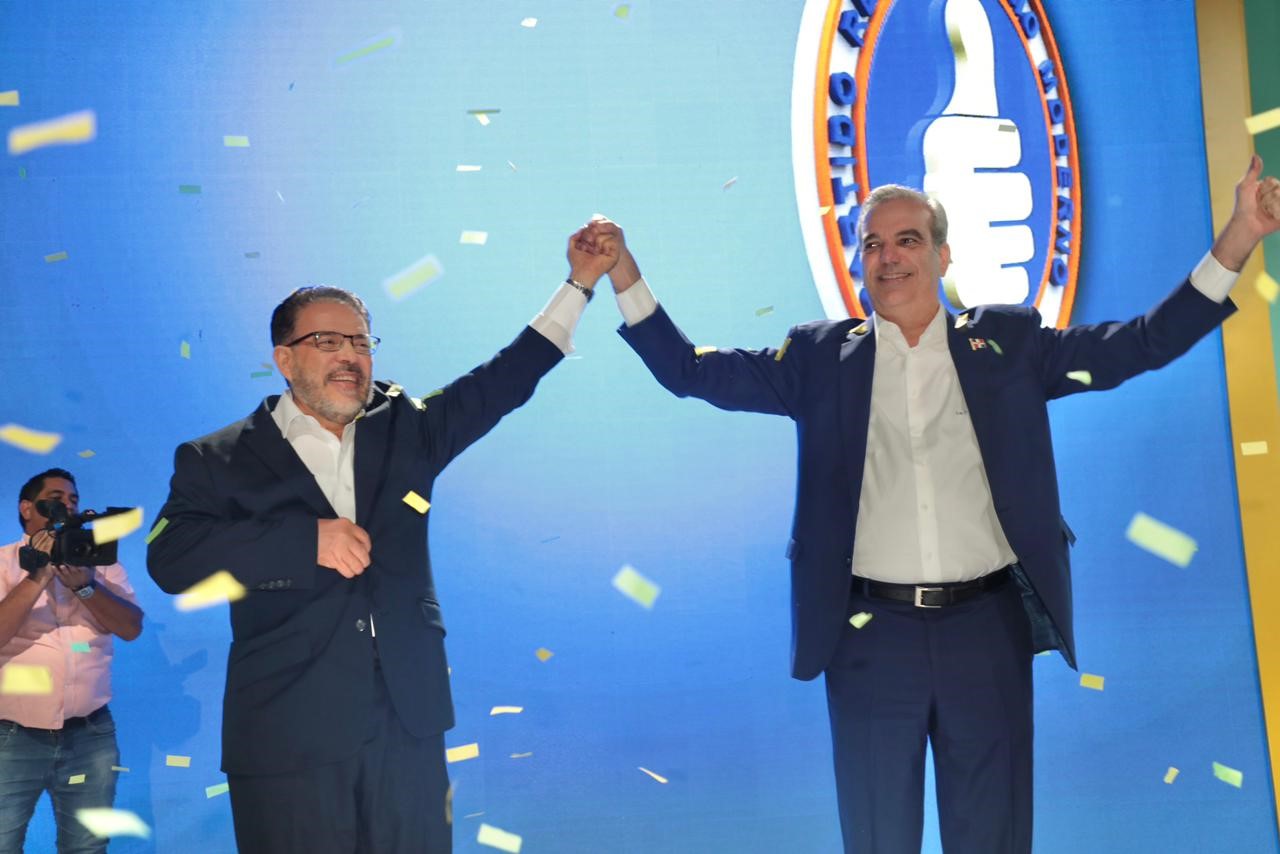 Abinader acepta postulaci&oacute;n por Alianza Pa&iacute;s para seguir trabajando por un gobierno honesto 