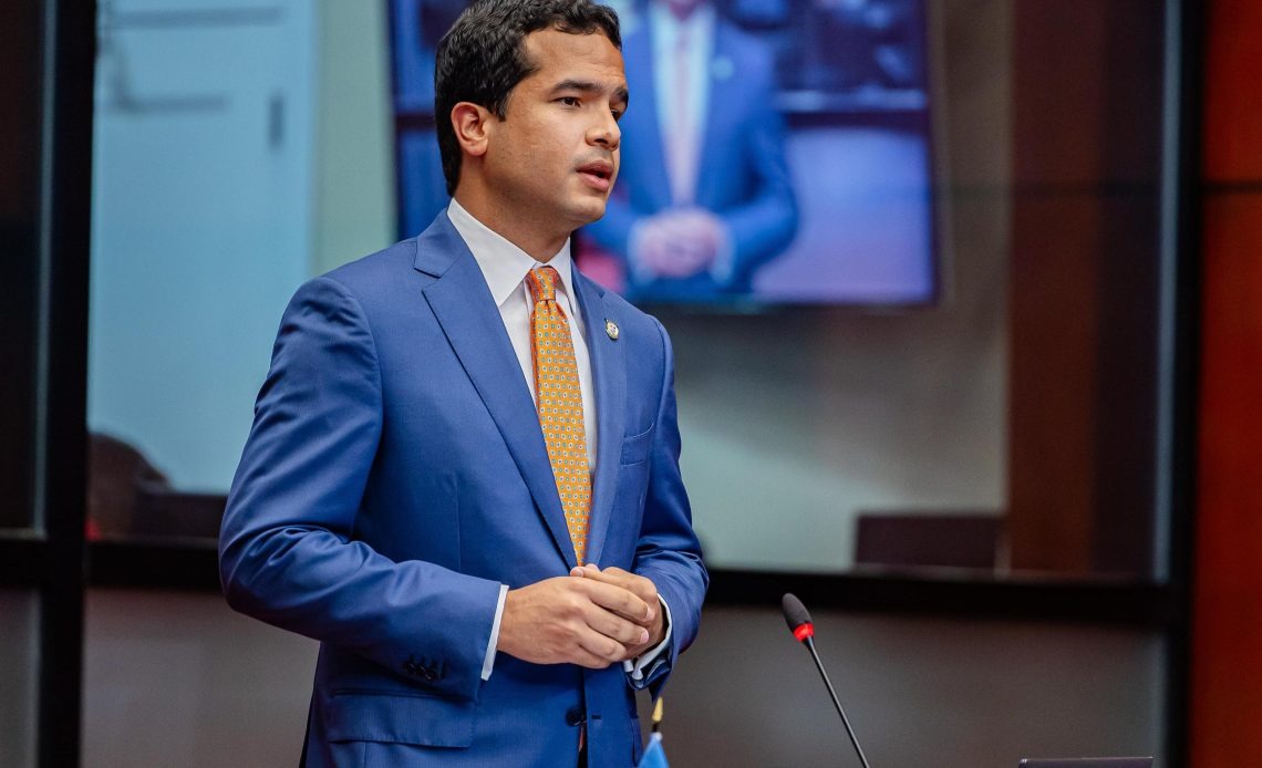 Omar atribuye apagón a “descuido estructural” en el sistema eléctrico