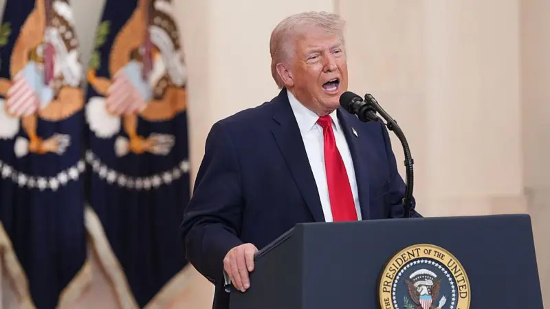 Trump "ordena" reabrir el estrecho de Ormuz