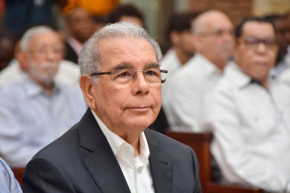 Danilo Medina asegura PRM “no gana ni llevando al Papa como candidato”