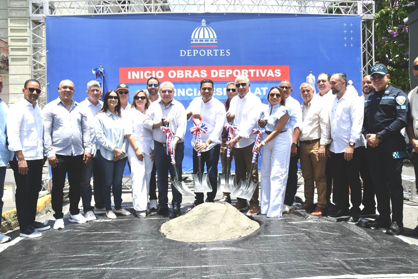 Ministros Kelvin Cruz y Andrés Bautista anuncian obras deportivas en Espaillat