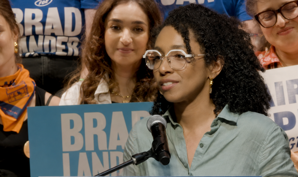 Darializa &Aacute;vila mantiene ventaja sobre Adriano Espaillat con el 82 % de los votos escrutados en Nueva York