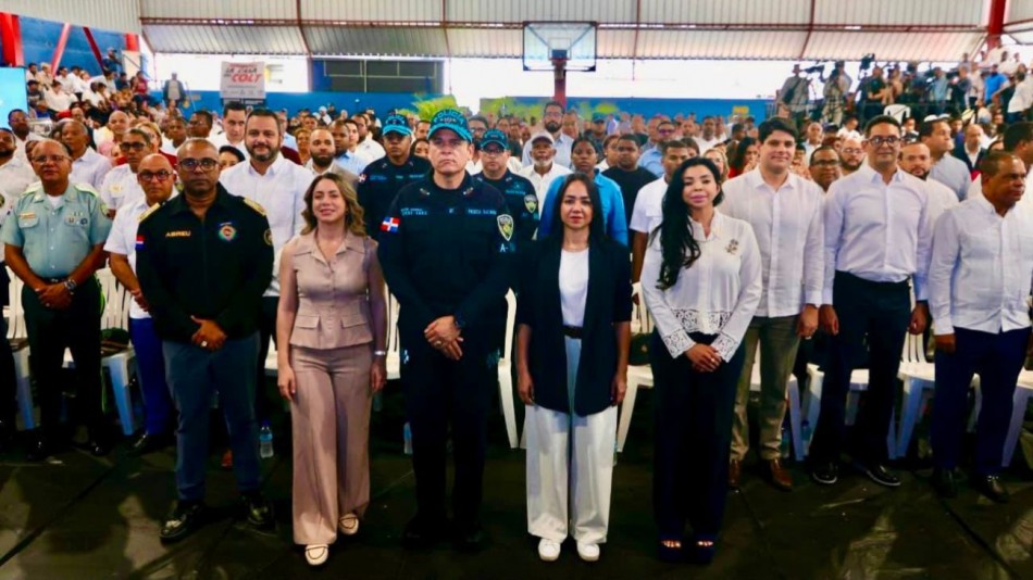 Presidente Luis Abinader inaugura techado deportivo en Cevicos