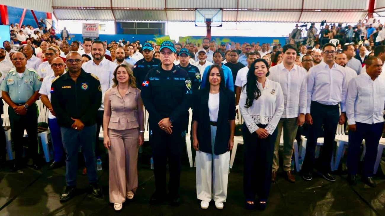 Presidente Luis Abinader inaugura techado deportivo en Cevicos