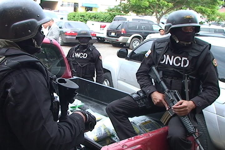 Tres agentes antidrogas robaron dinero incautado a capos holandeses y DNCD los desvincula
