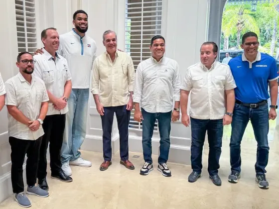 Presidente Luis Abinader y Karl Towns construir&aacute;n una Arena en Tamboril