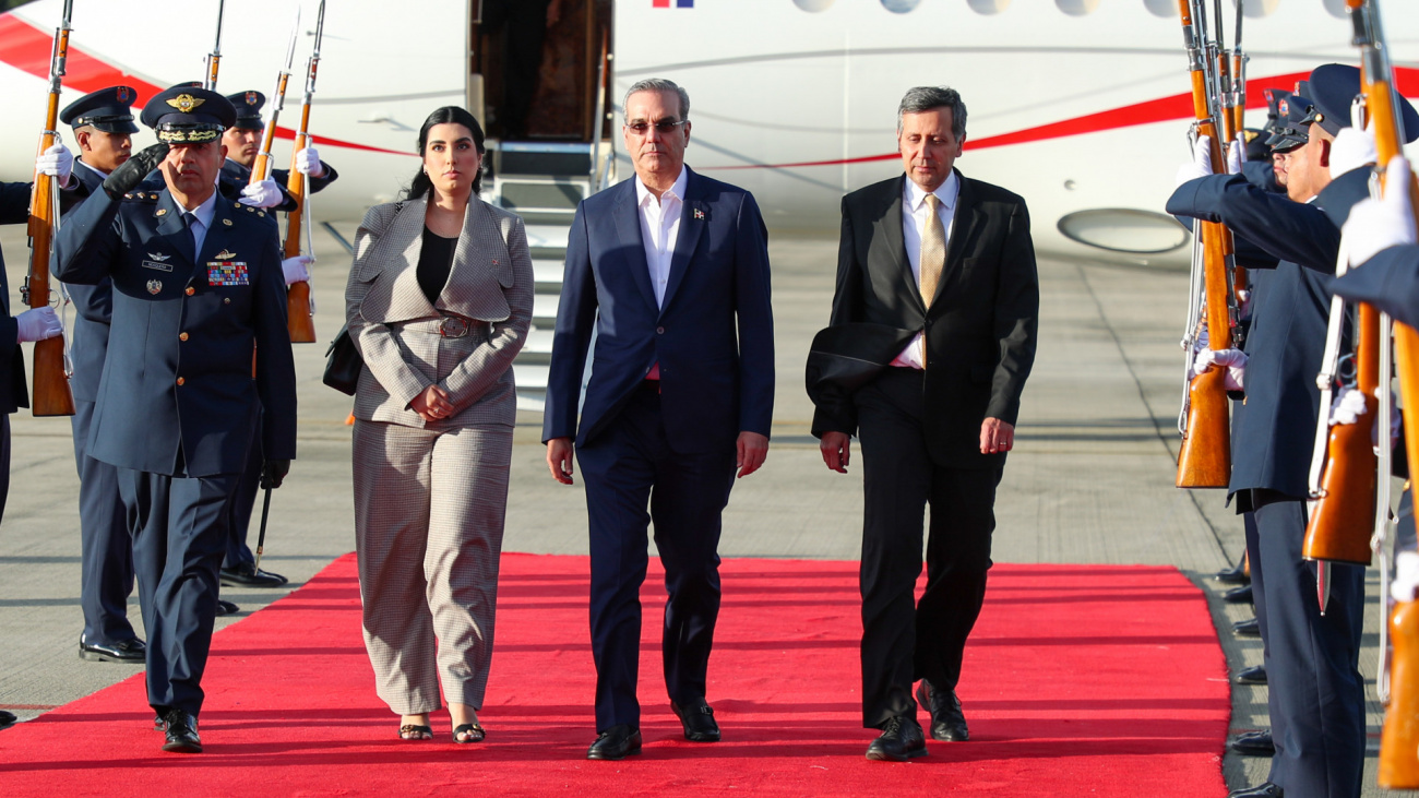 El Presidente dominicano llega a Colombia para posesi&oacute;n de Petro