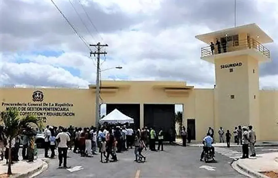 Siete internos y un agente penitenciario herido en c&aacute;rcel de Anamuya en Hig&uuml;ey