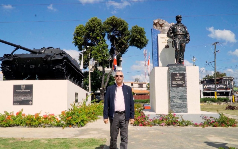 Alcalde Manuel Jiménez: Construcción y rescate de plazas y monumentos busca educar y crear identidad patriótica en SDE