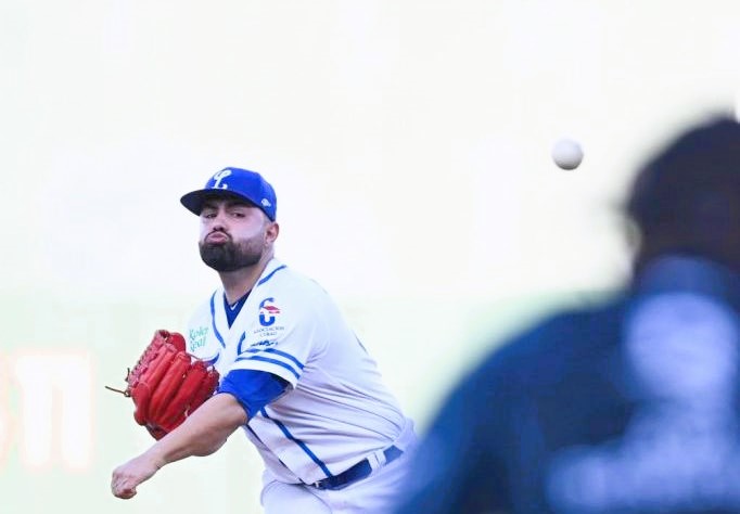 Alemao Hern&aacute;ndez en el Licey se siente como en casa 