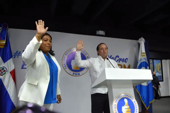 Altagracia Tav&aacute;rez deja el PRD y se juramenta en el PRM 