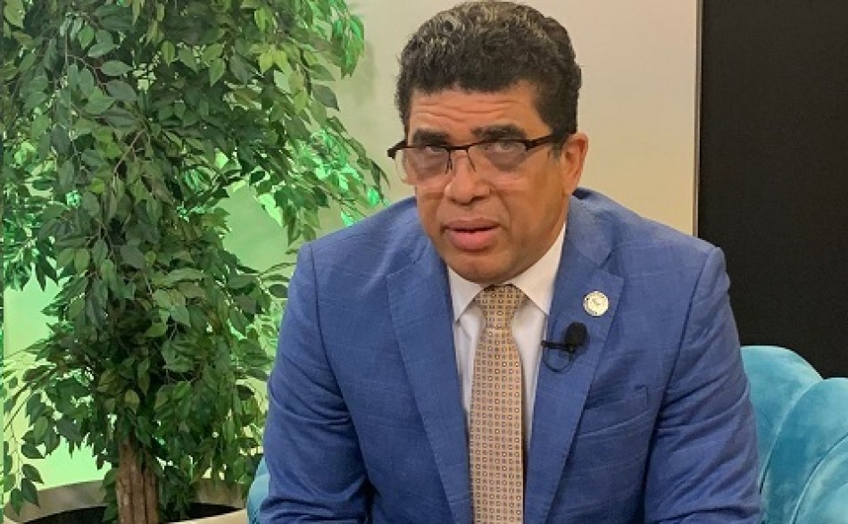 Alcalde Dío Astacio explica en televisión nacional qué son dos procesos distintos y tres tipos de contenedores distintos